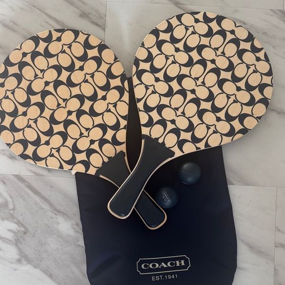Authentic Coach *RARE NWT Wooden Paddle Ball Set in Navy and Cream. - Picture 3 of 6